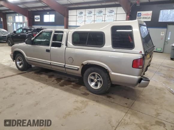 ✅ 2001 Chevrolet S-10 LS • VIN: 1GCCS19W018149449 • Лот: 83950024. Опубликован ранее на Copart с пробегом 94 150 миль. Бесплатный доступ к архиву аукционных продаж из США и подробный отчёт об истории автомобиля на DreamBid. Изображение 2.