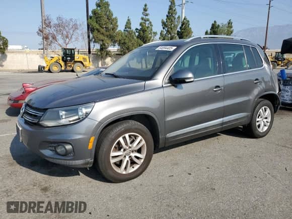 2013 Volkswagen Tiguan SE z VIN WVGAV7AX2DW023093, wystawiony jako Copart lot #64694405 z przebiegiem 137 460 mil mil oraz Szkoda całkowita • Salvage title. Historia ofert i sprzedaży dostępna na DreamBid. Obrazek 1.