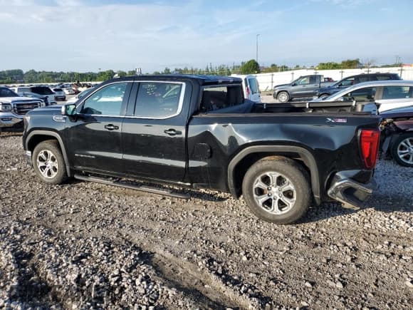 ✅ 2022 GMC Sierra 1500 SLE • VIN: 3GTUUBED5NG612937 • Лот: 64686435. Опубликован ранее на Copart с пробегом 31 438 миль. Бесплатный доступ к архиву аукционных продаж из США и подробный отчёт об истории автомобиля на DreamBid. Изображение 2.