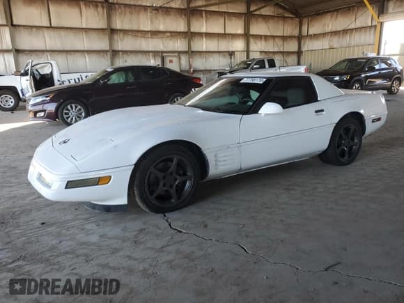 ✅ 1992 Chevrolet Corvette • VIN: 1G1YY33P3N5106435 • Lot: 77788174. Wystawiony na Copart z przebiegiem Nie podano. Bezpłatny archiwum sprzedaży aukcyjnych z USA i szczegółowy raport historii pojazdu na DreamBid. Zdjęcie 1.