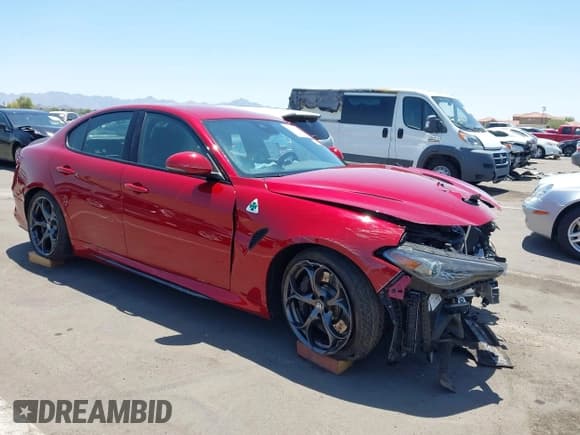 ✅ 2021 Alfa Romeo Giulia Quadrifoglio • VIN: ZARFAMEV2M7644718 • Lot: 42528664. Wystawiony na IAAI z przebiegiem 14 608 mil. Bezpłatny archiwum sprzedaży aukcyjnych z USA i szczegółowy raport historii pojazdu na DreamBid. Zdjęcie 1.