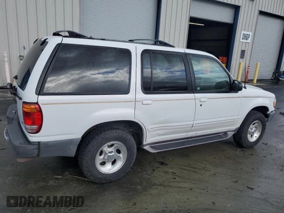 ✅ 1998 Ford Explorer XL • VIN: 1FMZU34E9WZB21211 • Lot: 93146035. Listed on Copart with 303,283 mi. Free auction sales archive from the USA and detailed vehicle history report at DreamBid. Image 3.