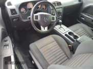 ✅ 2013 Dodge Challenger SXT • VIN: 2C3CDYAG8DH662846 • Lot: 73607164. Wystawiony na Copart z przebiegiem Nie podano. Bezpłatny archiwum sprzedaży aukcyjnych z USA i szczegółowy raport historii pojazdu na DreamBid. Zdjęcie 8.