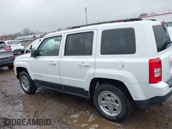 ✅ 2016 Jeep Patriot Sport SE • VIN: 1C4NJRBB4GD814547 • Lot: 43734900. Wystawiony na IAAI z przebiegiem 127 647 mil. Bezpłatny archiwum sprzedaży aukcyjnych z USA i szczegółowy raport historii pojazdu na DreamBid. Zdjęcie 14.