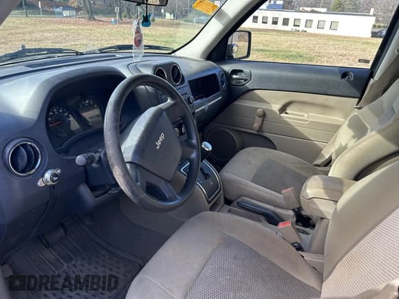 ✅ 2010 Jeep Patriot Sport • VIN: 1J4NT2GB1AD544947 • Лот: 43865449. Опубликован ранее на IAAI с пробегом 190 683 миль. Бесплатный доступ к архиву аукционных продаж из США и подробный отчёт об истории автомобиля на DreamBid. Изображение 5.