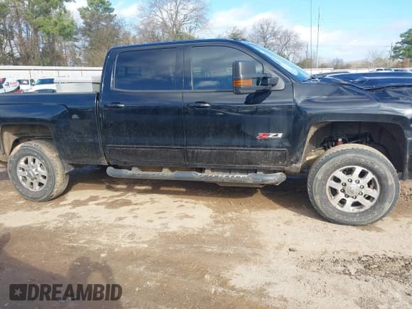 ✅ 2017 Chevrolet Silverado 2500HD LT • VIN: 1GC1KVEY9HF111035 • Lot: 41470279. Wystawiony na IAAI z przebiegiem 155 494 mil. Bezpłatny archiwum sprzedaży aukcyjnych z USA i szczegółowy raport historii pojazdu na DreamBid. Zdjęcie 13.