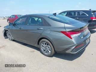 2025 Hyundai Elantra Blue z VIN KMHLM4DJ0SU131352, wystawiony jako IAAI lot #42869650 z przebiegiem 14 030 mil mil oraz . Historia ofert i sprzedaży dostępna na DreamBid. Obrazek 3.