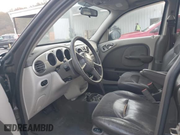 ✅ 2002 Chrysler PT Cruiser Limited • VIN: 3C8FY68B52T358808 • Lot: 43775874. Wystawiony na IAAI z przebiegiem 206 992 mil. Bezpłatny archiwum sprzedaży aukcyjnych z USA i szczegółowy raport historii pojazdu na DreamBid. Zdjęcie 5.