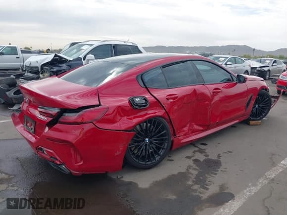 ✅ 2022 BMW 8 Series M850i • VIN: WBAGV8C04NCH90015 • Lot: 42020711. Wystawiony na IAAI z przebiegiem 39 801 mil. Bezpłatny archiwum sprzedaży aukcyjnych z USA i szczegółowy raport historii pojazdu na DreamBid. Zdjęcie 6.