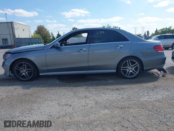 ✅ 2015 Mercedes-Benz E 350 Sport • VIN: WDDHF8JBXFB133335 • Lot: 43142788. Wystawiony na IAAI z przebiegiem 117 708 mil. Bezpłatny archiwum sprzedaży aukcyjnych z USA i szczegółowy raport historii pojazdu na DreamBid. Zdjęcie 14.