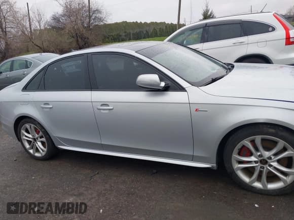 ✅ 2013 Audi S4 Premium Plus • VIN: WAUBGAFL8DA096954 • Lot: 42016251. Wystawiony na IAAI z przebiegiem 131 776 mil. Bezpłatny archiwum sprzedaży aukcyjnych z USA i szczegółowy raport historii pojazdu na DreamBid. Zdjęcie 13.