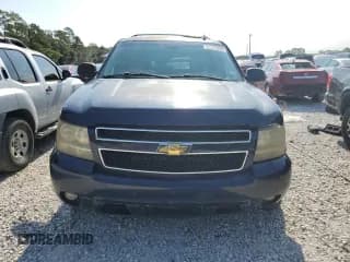 ✅ 2007 Chevrolet Suburban LT • VIN: 1GNFC16087R251568 • Lot: 62377833. Wystawiony na Copart z przebiegiem Nie podano. Bezpłatny archiwum sprzedaży aukcyjnych z USA i szczegółowy raport historii pojazdu na DreamBid. Zdjęcie 5.