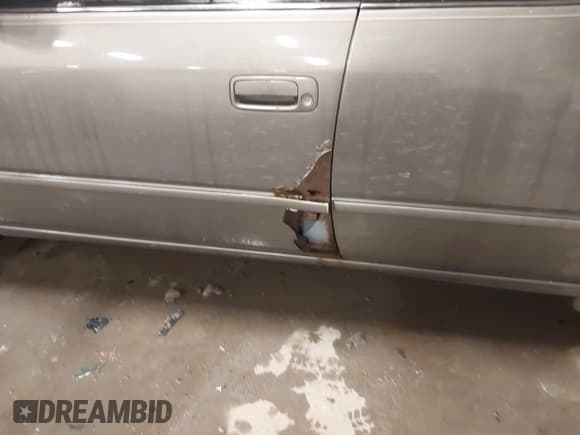 ✅ 1998 Toyota Camry LE • VIN: 4T1BG22K9WU357768 • Lot: 43848020. Listed on IAAI with 122,565 mi. Free auction sales archive from the USA and detailed vehicle history report at DreamBid. Image 6.