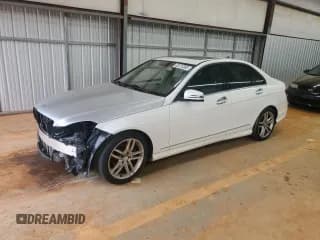 ✅ 2013 Mercedes-Benz C 250 Luxury • VIN: WDDGF4HB7DR262163 • Лот: 82273385. Опубликован ранее на Copart с пробегом 122 657 миль. Бесплатный доступ к архиву аукционных продаж из США и подробный отчёт об истории автомобиля на DreamBid. Изображение 1.