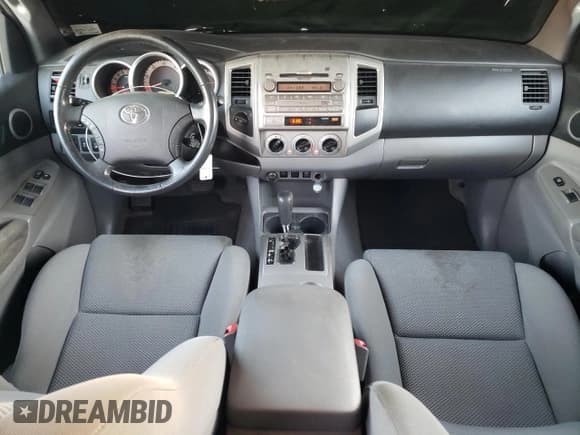 ✅ 2011 Toyota Tacoma • VIN: 3TMLU4EN6BM066565 • Lot: 92256505. Listed on Copart with 284,237 mi. Free auction sales archive from the USA and detailed vehicle history report at DreamBid. Image 8.