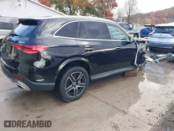 ✅ 2024 Mercedes-Benz GLC 300 • VIN: W1NKM4HB1RF123593 • Lot: 43648201. Wystawiony na IAAI z przebiegiem 14 184 mil. Bezpłatny archiwum sprzedaży aukcyjnych z USA i szczegółowy raport historii pojazdu na DreamBid. Zdjęcie 4.