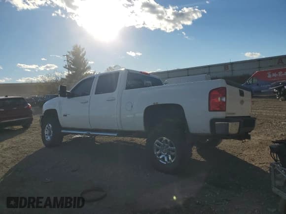 ✅ 2011 Chevrolet Silverado 2500HD LTZ • VIN: 1GC1KYC86BF108363 • Лот: 90917965. Опубликован ранее на Copart с пробегом 234 730 миль. Бесплатный доступ к архиву аукционных продаж из США и подробный отчёт об истории автомобиля на DreamBid. Изображение 2.