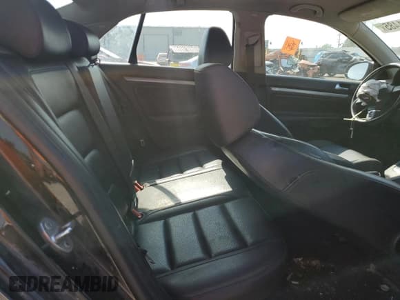 ✅ 2010 Volkswagen Jetta Limited Edition • VIN: 3VWRX7AJ8AM133894 • Lot: 62991485. Listed on Copart with Not provided. Free auction sales archive from the USA and detailed vehicle history report at DreamBid. Image 10.