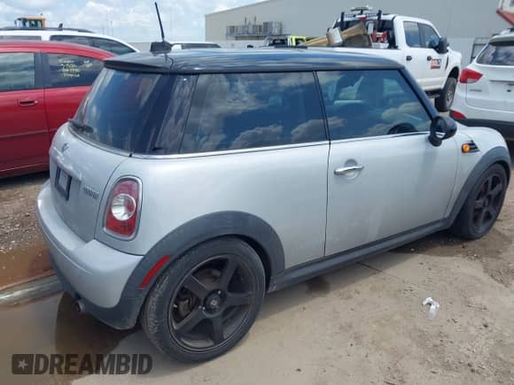 2012 MINI Hardtop с VIN WMWSU3C52CT542139, выставлен на аукционе IAAI как лот 42331765 с пробегом 126 666 миль миль и . История ставок и продаж доступна на DreamBid. Изображение 4.
