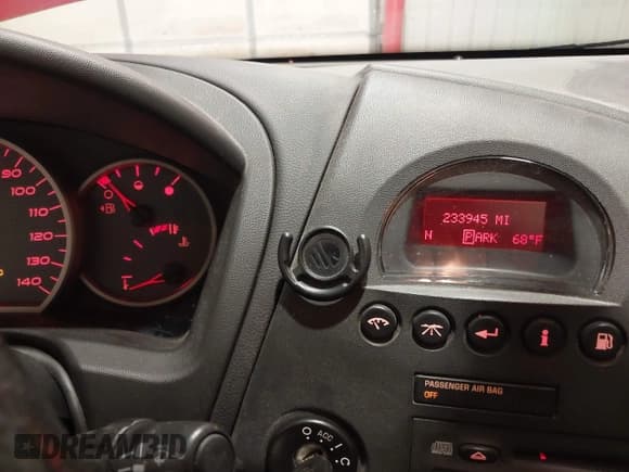 ✅ 2007 Pontiac Grand Prix • VIN: 2G2WP552371157358 • Lot: 42673201. Wystawiony na IAAI z przebiegiem 233 945 mil. Bezpłatny archiwum sprzedaży aukcyjnych z USA i szczegółowy raport historii pojazdu na DreamBid. Zdjęcie 7.