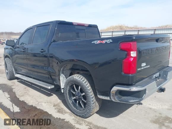 ✅ 2019 Chevrolet Silverado 1500 LT • VIN: 3GCPYDEK8KG116134 • Lot: 41815843. Wystawiony na IAAI z przebiegiem 116 756 mil. Bezpłatny archiwum sprzedaży aukcyjnych z USA i szczegółowy raport historii pojazdu na DreamBid. Zdjęcie 3.