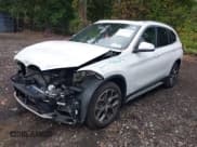 ✅ 2022 BMW X1 xDrive28i • VIN: WBXJG9C0XN5V37052 • Lot: 43208428. Wystawiony na IAAI z przebiegiem 65 298 mil. Bezpłatny archiwum sprzedaży aukcyjnych z USA i szczegółowy raport historii pojazdu na DreamBid. Zdjęcie 18.