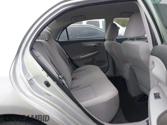 ✅ 2011 Toyota Corolla LE • VIN: JTDBU4EE0B9157082 • Lot: 43552977. Wystawiony na IAAI z przebiegiem 195 347 mil. Bezpłatny archiwum sprzedaży aukcyjnych z USA i szczegółowy raport historii pojazdu na DreamBid. Zdjęcie 8.