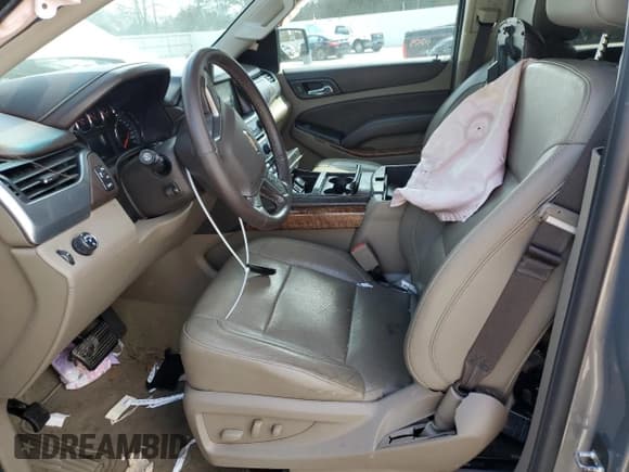 ✅ 2018 Chevrolet Suburban Premier • VIN: 1GNSCJKC3JR188580 • Lot: 48213225. Wystawiony na Copart z przebiegiem Nie podano. Bezpłatny archiwum sprzedaży aukcyjnych z USA i szczegółowy raport historii pojazdu na DreamBid. Zdjęcie 7.