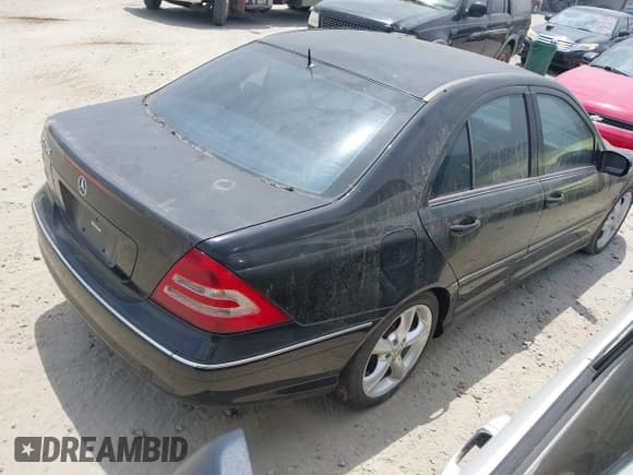 ✅ 2006 Mercedes-Benz C 230 Sport • VIN: WDBRF52H76F762025 • Lot: 42197195. Listed on IAAI with 186,275 mi. Free auction sales archive from the USA and detailed vehicle history report at DreamBid. Image 4.