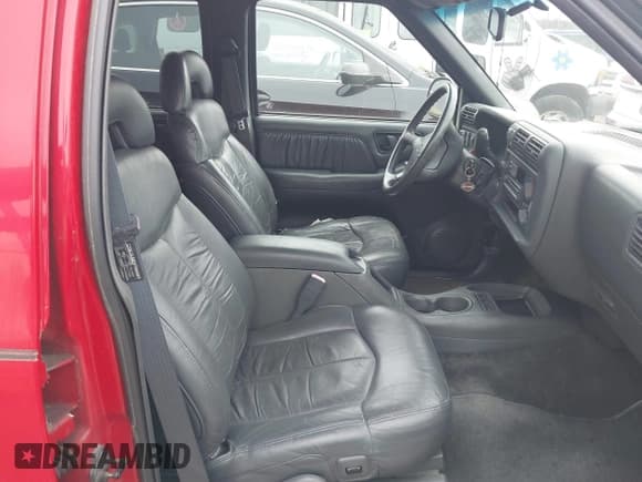 ✅ 1996 Chevrolet Blazer • VIN: 1GNDT13W0T2211682 • Lot: 40969476. Wystawiony na IAAI z przebiegiem 145 945 mil. Bezpłatny archiwum sprzedaży aukcyjnych z USA i szczegółowy raport historii pojazdu na DreamBid. Zdjęcie 5.