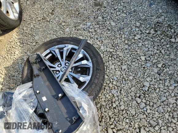 ✅ 2024 Toyota RAV4 Hybrid XLE Premium • VIN: JTMB6RFV9RD139113 • Lot: 92095685. Listed on Copart with 9,667 mi. Free auction sales archive from the USA and detailed vehicle history report at DreamBid. Image 13.