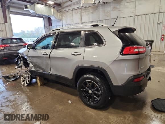 ✅ 2015 Jeep Cherokee Latitude • VIN: 1C4PJMCS0FW635368 • Лот: 85886975. Опубликован ранее на Copart с пробегом 132 263 миль. Бесплатный доступ к архиву аукционных продаж из США и подробный отчёт об истории автомобиля на DreamBid. Изображение 2.