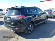 ✅ 2017 Toyota RAV4 XLE • VIN: 2T3RFREV2HW611850 • Lot: 43401879. Wystawiony na IAAI z przebiegiem 72 089 mil. Bezpłatny archiwum sprzedaży aukcyjnych z USA i szczegółowy raport historii pojazdu na DreamBid. Zdjęcie 4.