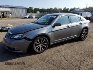 ✅ 2011 Chrysler 200 S • VIN: 1C3BC8FG3BN611590 • Lot: 66076945. Wystawiony na Copart z przebiegiem 156 883 mil. Bezpłatny archiwum sprzedaży aukcyjnych z USA i szczegółowy raport historii pojazdu na DreamBid. Zdjęcie 1.