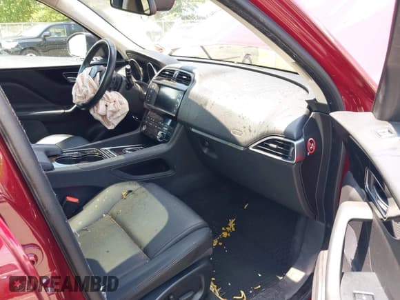 ✅ 2017 Jaguar F-Pace 35t Premium • VIN: SADCJ2BV6HA082969 • Lot: 42540467. Wystawiony na IAAI z przebiegiem 137 029 mil. Bezpłatny archiwum sprzedaży aukcyjnych z USA i szczegółowy raport historii pojazdu na DreamBid. Zdjęcie 5.