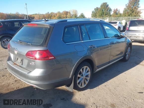 ✅ 2017 Volkswagen Golf S • VIN: 3VWH17AU7HM504898 • Lot: 43429630. Listed on IAAI with 170,438 mi. Free auction sales archive from the USA and detailed vehicle history report at DreamBid. Image 4.