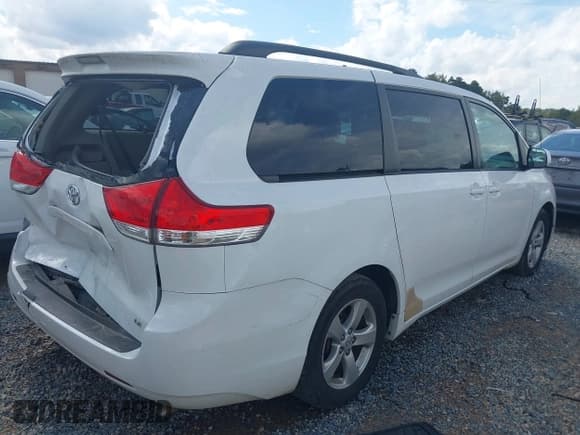 ✅ 2014 Toyota Sienna LE • VIN: 5TDKK3DC7ES447504 • Lot: 40434000. Listed on IAAI with 208,743 mi. Free auction sales archive from the USA and detailed vehicle history report at DreamBid. Image 4.