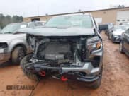 ✅ 2023 Chevrolet Silverado 1500 Custom Trail Boss • VIN: 3GCPDCEK0PG165602 • Lot: 41040300. Wystawiony na IAAI z przebiegiem 16 800 mil. Bezpłatny archiwum sprzedaży aukcyjnych z USA i szczegółowy raport historii pojazdu na DreamBid. Zdjęcie 12.