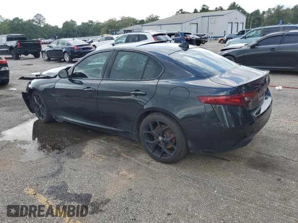 ✅ 2019 Alfa Romeo Giulia Ti Sport • VIN: ZARFAMBN2K7612255 • Лот: 63676055. Опубликован ранее на Copart с пробегом Не указан. Бесплатный доступ к архиву аукционных продаж из США и подробный отчёт об истории автомобиля на DreamBid. Изображение 2.