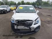 ✅ 2016 Buick Encore Leather • VIN: KL4CJGSB2GB747173 • Lot: 42591069. Wystawiony na IAAI z przebiegiem 82 624 mil. Bezpłatny archiwum sprzedaży aukcyjnych z USA i szczegółowy raport historii pojazdu na DreamBid. Zdjęcie 12.