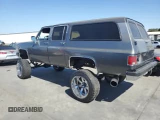 ✅ 1989 Chevrolet Suburban • VIN: 1GNEV16K2KF196469 • Lot: 72649924. Wystawiony na Copart z przebiegiem 51 366 mil. Bezpłatny archiwum sprzedaży aukcyjnych z USA i szczegółowy raport historii pojazdu na DreamBid. Zdjęcie 2.