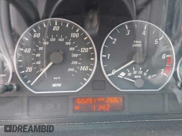 2001 BMW 3 Series 330Ci with VIN WBABS53481EV87242, listed as a IAAI auction lot 42269465 with 165,291 mi miles and . Bid and sale history available at DreamBid. Image 7.