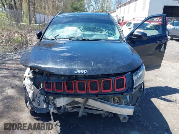 ✅ 2019 Jeep Compass Latitude • VIN: 3C4NJDBB2KT593620 • Lot: 42147809. Wystawiony na IAAI z przebiegiem 124 940 mil. Bezpłatny archiwum sprzedaży aukcyjnych z USA i szczegółowy raport historii pojazdu na DreamBid. Zdjęcie 6.