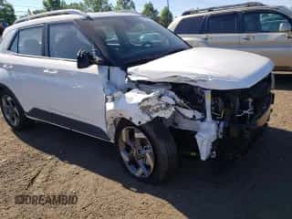 2024 Hyundai Venue SEL z VIN KMHRC8A30RU293308, wystawiony jako Copart lot #57619534 z przebiegiem 2 296 mil mil oraz Szkoda całkowita • Salvage title. Historia ofert i sprzedaży dostępna na DreamBid. Obrazek 4.