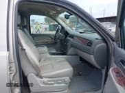 ✅ 2008 Chevrolet Suburban LTZ • VIN: 3GNFC16038G173492 • Лот: 43355753. Опубликован ранее на IAAI с пробегом 178 502 миль. Бесплатный доступ к архиву аукционных продаж из США и подробный отчёт об истории автомобиля на DreamBid. Изображение 5.