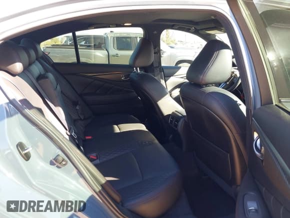 ✅ 2023 Infiniti Q50 Red Sport 400 • VIN: JN1FV7DP6PM570327 • Lot: 43657757. Wystawiony na IAAI z przebiegiem 8 941 mil. Bezpłatny archiwum sprzedaży aukcyjnych z USA i szczegółowy raport historii pojazdu na DreamBid. Zdjęcie 8.