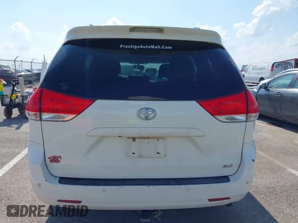 ✅ 2013 Toyota Sienna XLE AAS • VIN: 5TDYK3DC5DS327564 • Lot: 42822134. Listed on IAAI with Not provided. Free auction sales archive from the USA and detailed vehicle history report at DreamBid. Image 16.