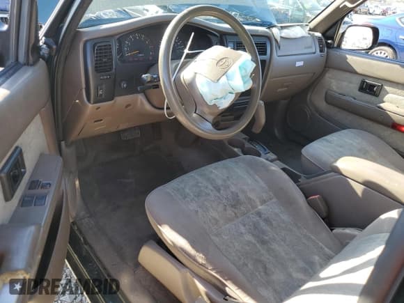 ✅ 2000 Toyota Tacoma PreRunner • VIN: 4TASM92N0YZ639007 • Lot: 85591615. Listed on Copart with 253,271 mi. Free auction sales archive from the USA and detailed vehicle history report at DreamBid. Image 8.