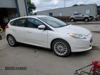 ✅ 2014 Ford Focus Electric • VIN: 1FADP3R42EL353257 • Lot: 69177964. Wystawiony na Copart z przebiegiem Nie podano. Bezpłatny archiwum sprzedaży aukcyjnych z USA i szczegółowy raport historii pojazdu na DreamBid. Zdjęcie 4.