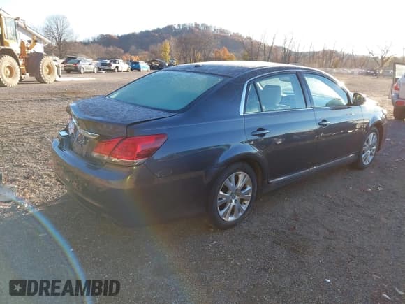 ✅ 2011 Toyota Avalon Limited • VIN: 4T1BK3DB8BU374802 • Lot: 43655728. Wystawiony na IAAI z przebiegiem 61 386 mil. Bezpłatny archiwum sprzedaży aukcyjnych z USA i szczegółowy raport historii pojazdu na DreamBid. Zdjęcie 4.